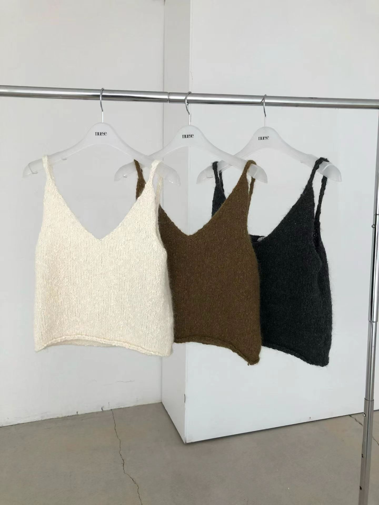 韩国东大门正品2026秋季新款百搭显瘦V领无袖针织吊带背心女上衣
