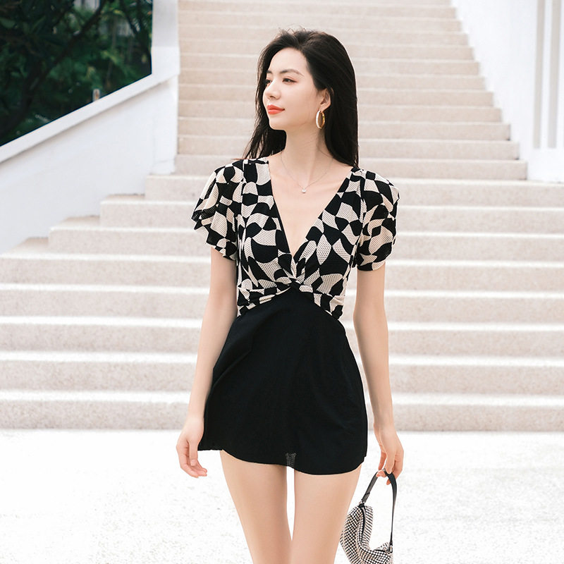 温泉泳衣女2025新款高级感连连体泳衣