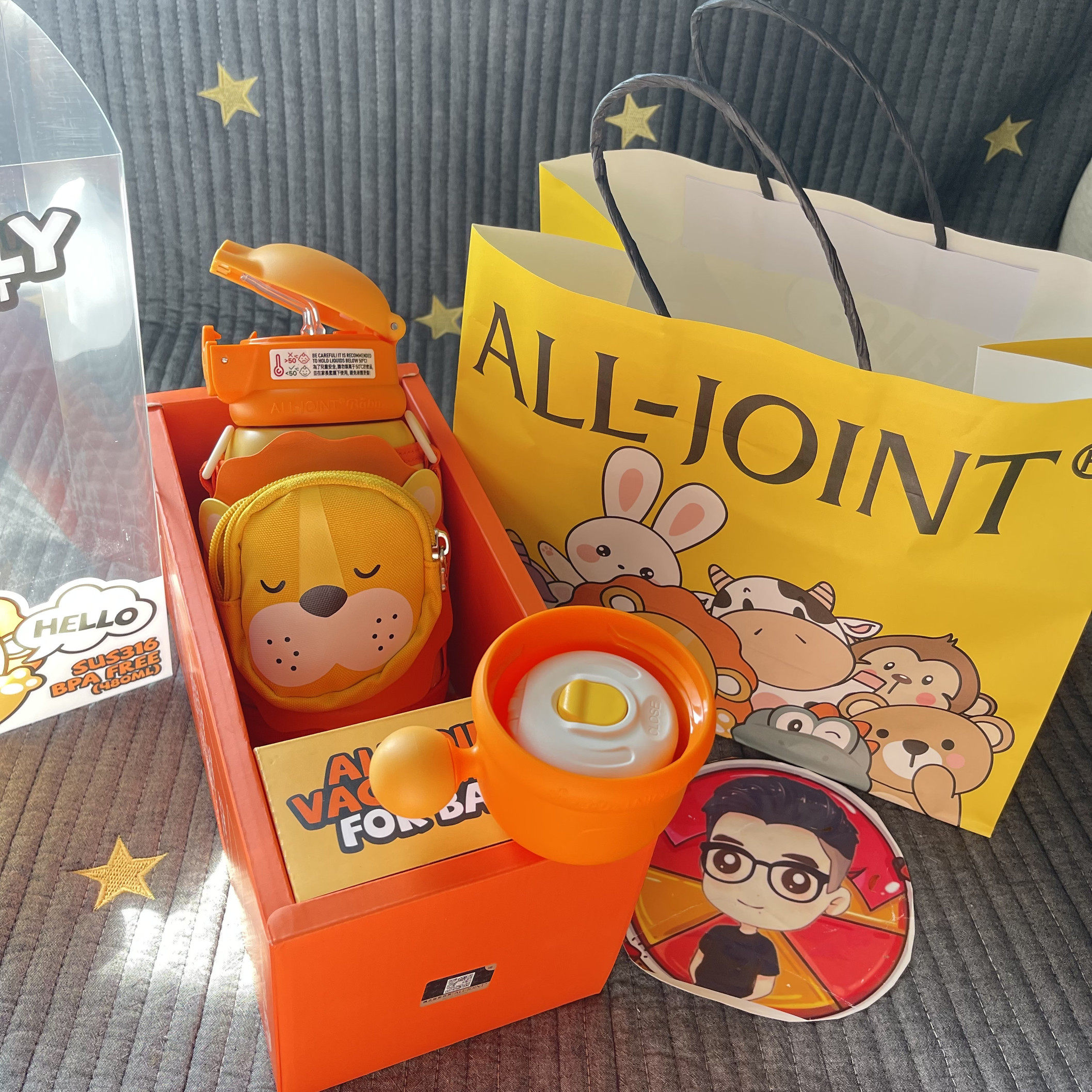 大容量幼儿园斜挎可爱带吸管水杯