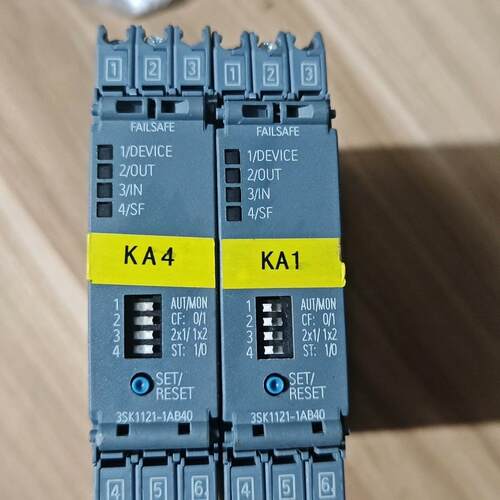 议价3SK1121-1AB40 安全继电器 工控自动化控制模块维修
