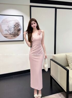 2026夏季新款韩版时尚气质名媛高级感斜肩吊带连衣裙女