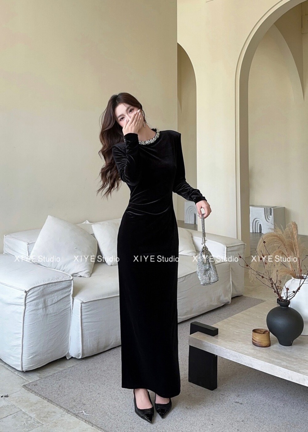 法式黑色丝绒重工钉珠连衣裙2025秋新款高级感礼服裙明星同款倪妮