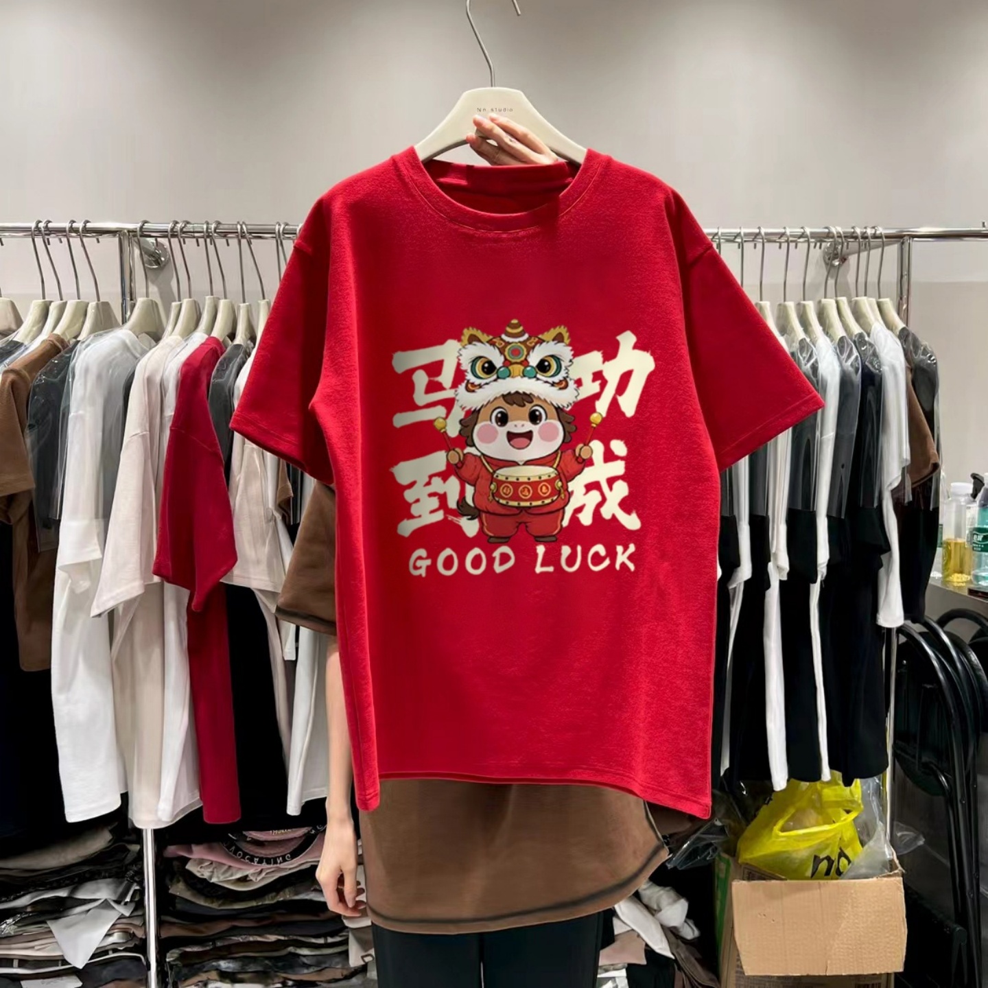 本命年红色短袖t恤女马到功成衣服舞狮卡通印花新年战袍圆领上衣