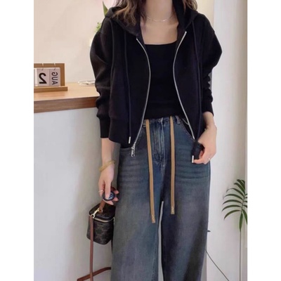 黑色连帽短款拉链卫衣女