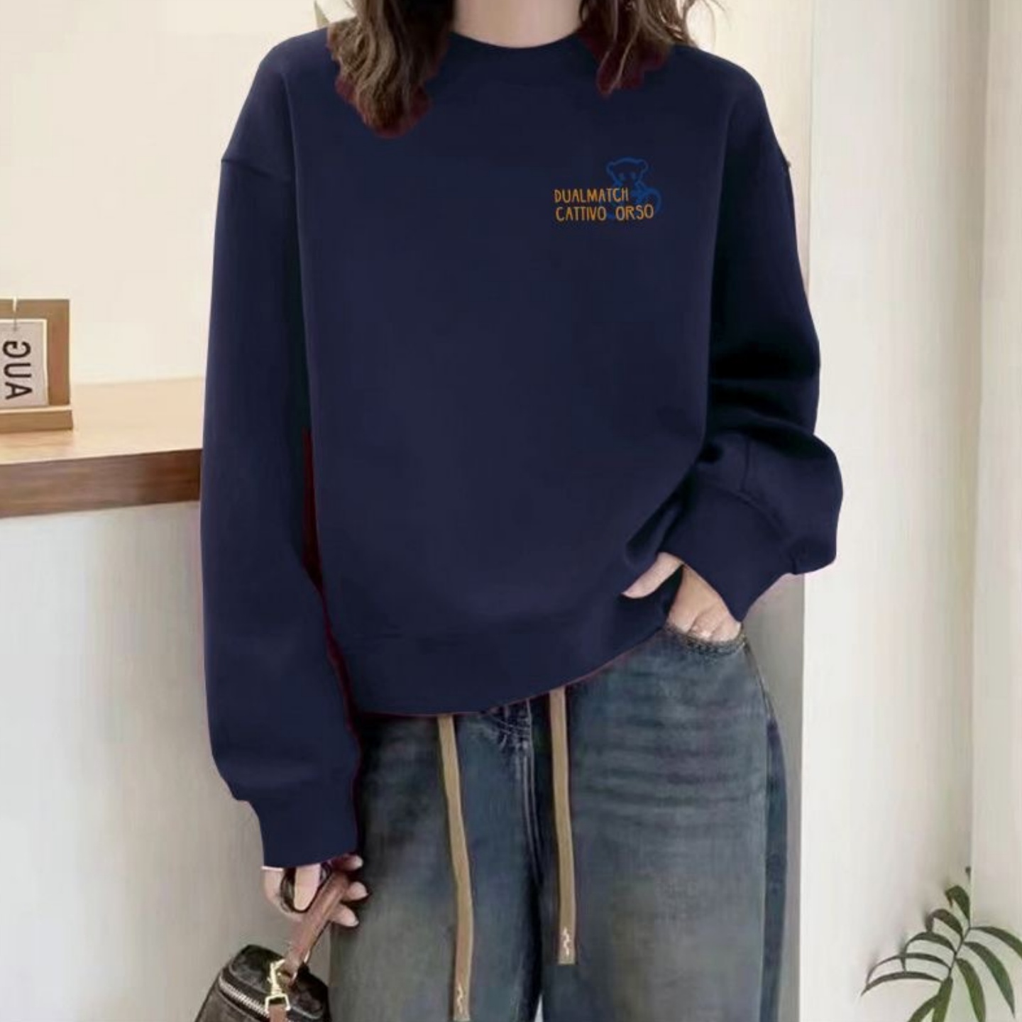 藏蓝色小个子印花卫衣