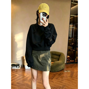 秋冬季黑色高级感短款无帽卫衣女2026新款加绒加厚通勤风圆领上衣
