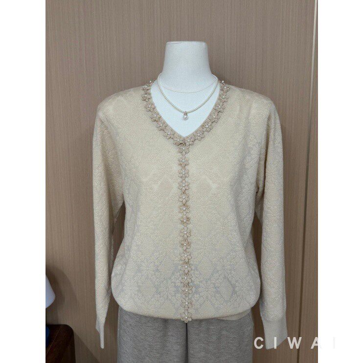 时尚洋气中老年女装立体樱花领边长袖针织妈妈春秋气质百搭上衣