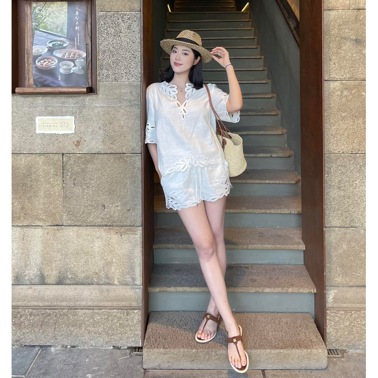 设计感独特别致镂空刺绣衬衫短裤