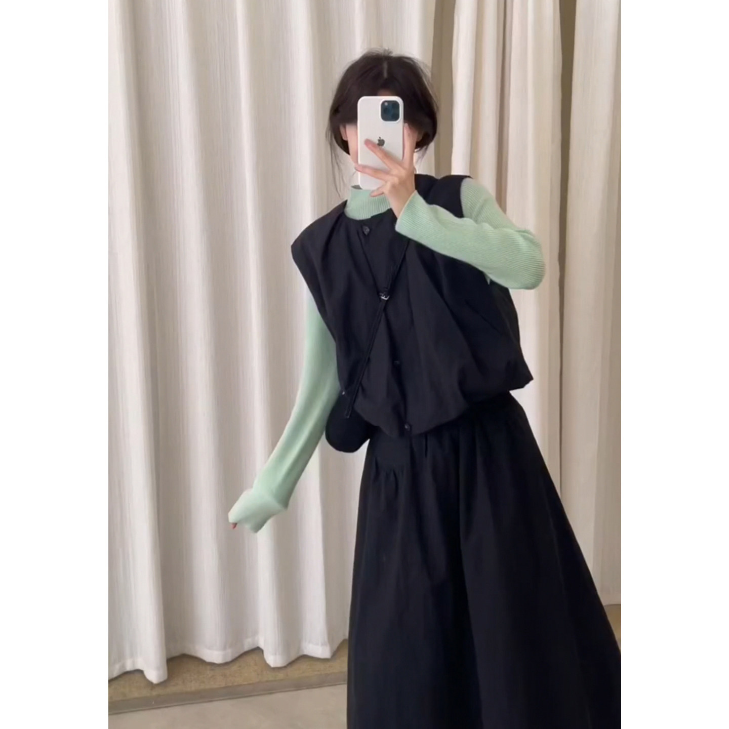 绿色针织打底叠穿马甲背心半身裙