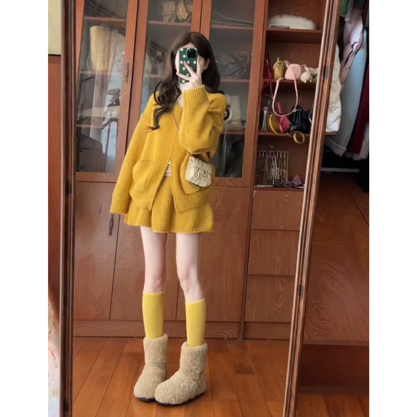 韩系慵懒风气质穿搭ootd一整套冬装高级感黄色针织开衫短裙两件套 - 实物图