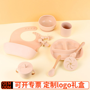 跨境宝宝餐盘防摔防尘儿童硅胶辅食碗爱心硅胶分格盘吸盘餐具
