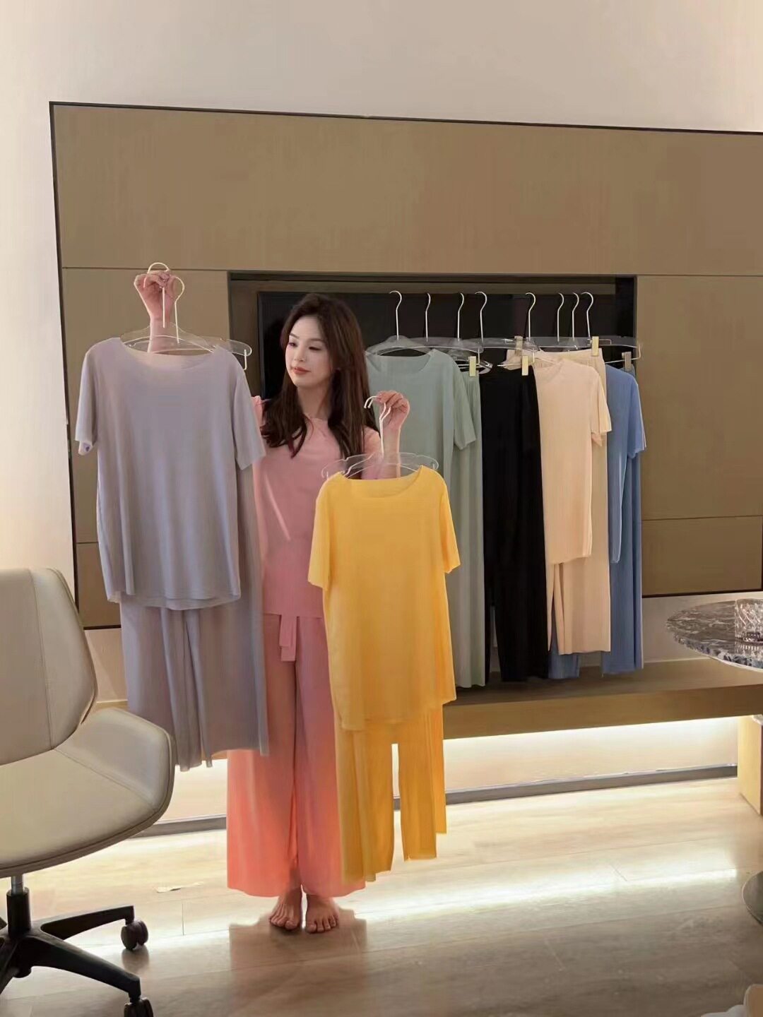 冰丝睡衣家居服女夏季薄款大版软软套装小港姐纯色松紧腰短袖长裤