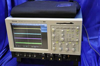 租售回收泰克TDS7704B TDS7404B TDS7154B 示波器