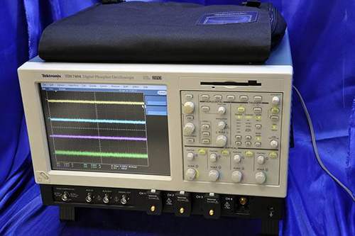 租售回收泰克TDS7704B TDS7404B TDS7154B 示波器