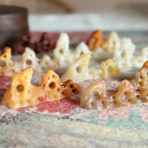 老挝石纯手工雕刻仿太湖石笔搁