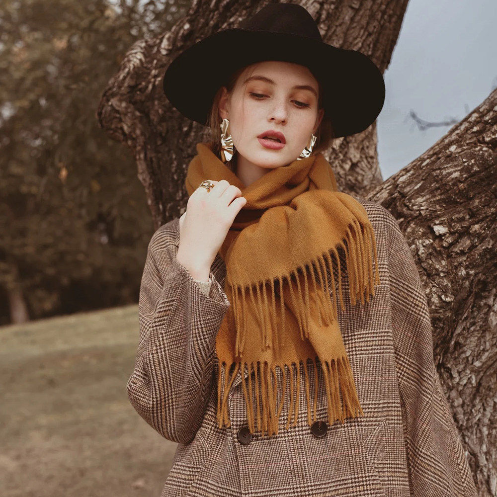 秋冬季节女士高级感围巾百搭仿羊绒防寒纯色简约保暖围脖防寒披肩