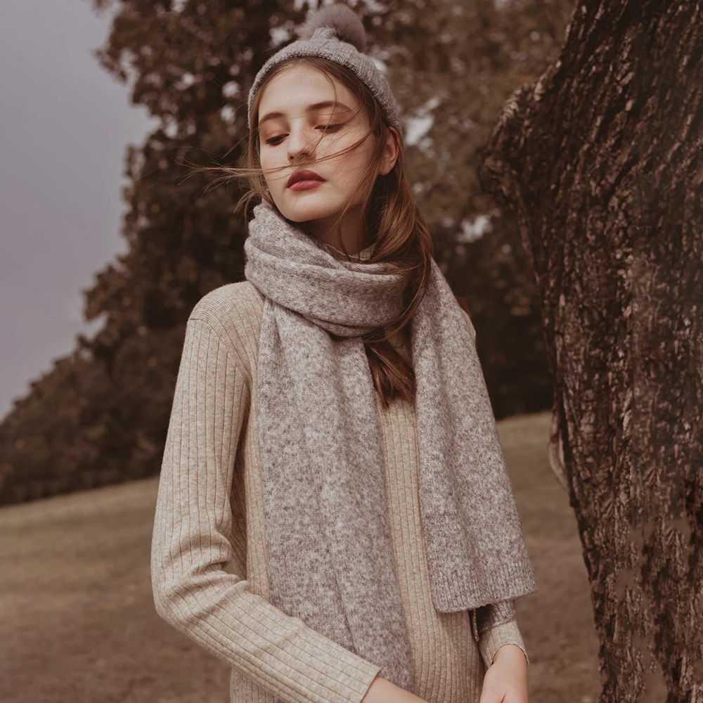 秋冬季节女士高级感围巾百搭仿羊绒防寒纯色简约保暖围脖防寒披肩