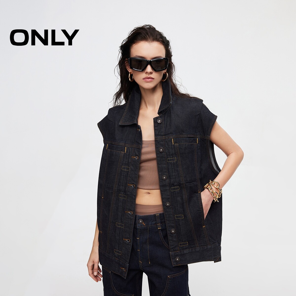 ONLY2026春季新款撞色明线设计单排扣宽松翻领直身牛仔马甲上衣女