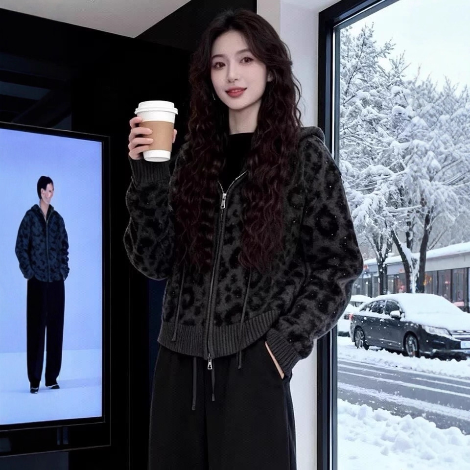 哥家商场同款女装2025冬季新款慵懒风轻奢气质豹纹拉链针织开衫