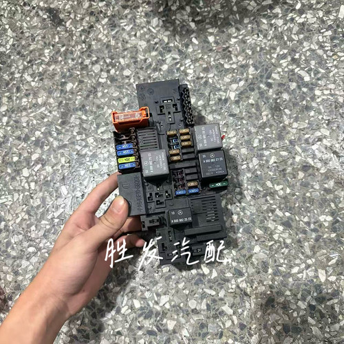 保险丝盒205 217 222 253机舱继电器单元