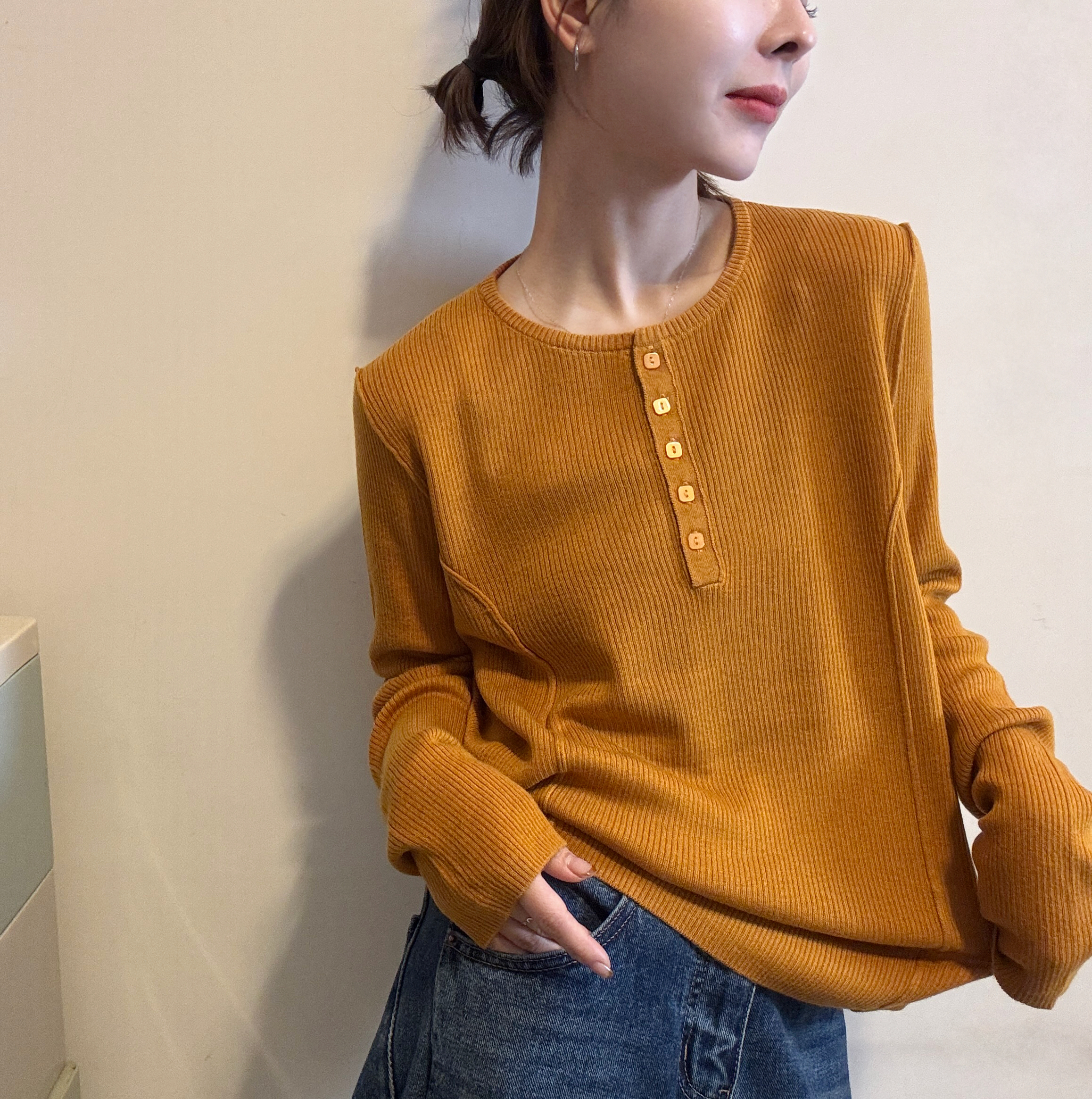 欧洲站2025秋冬新款纯色圆领半开扣侧圆弧压线显瘦长袖针织打底衫
