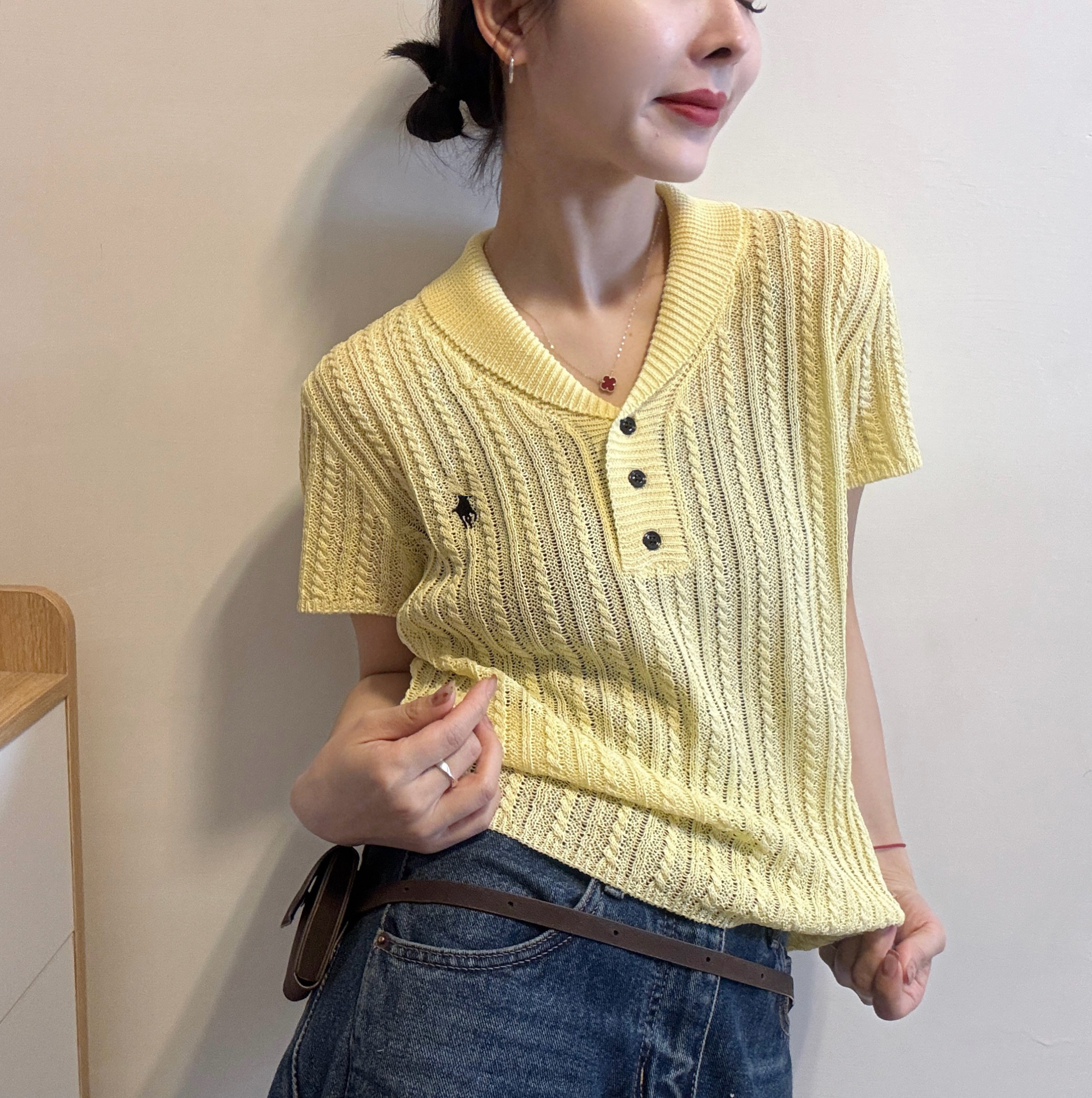 欧洲站2026春季韩版小翻领三粒扣套头薄款刺绣小标短袖麻花针织衫