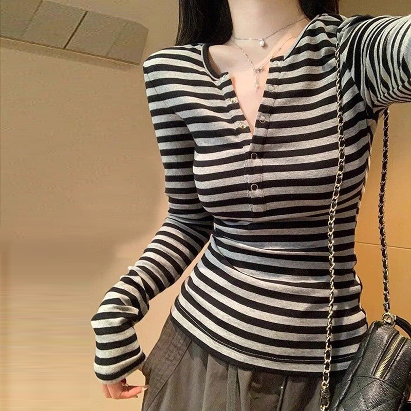 条纹纽扣半开领长袖T恤女秋冬季