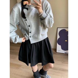 纽扣设计感小众短款无帽卫衣女2026春秋季新款韩版宽松薄款上衣潮