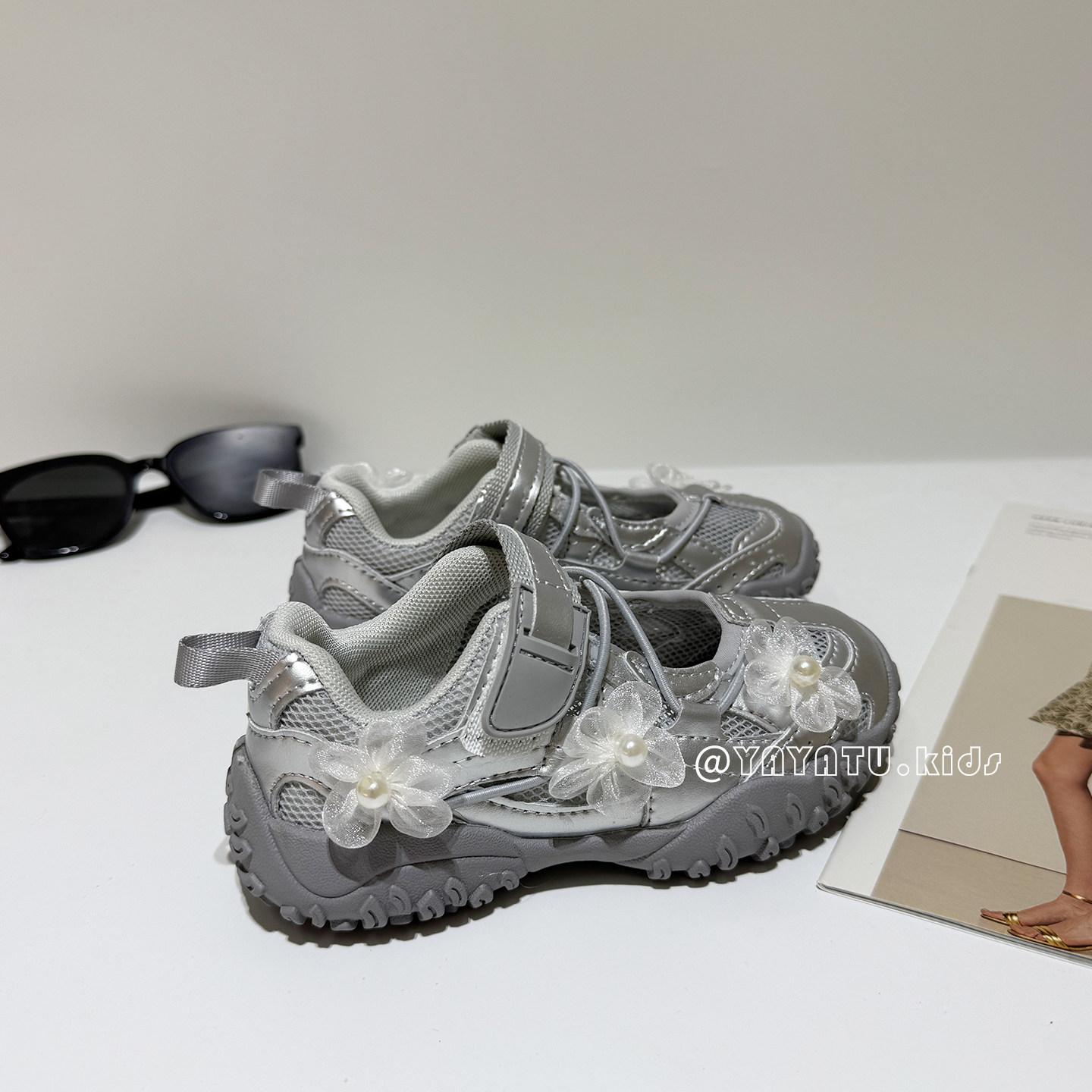 女童鞋运动凉鞋夏季2026新款儿童玛丽珍方口花朵女孩子凉鞋学生鞋