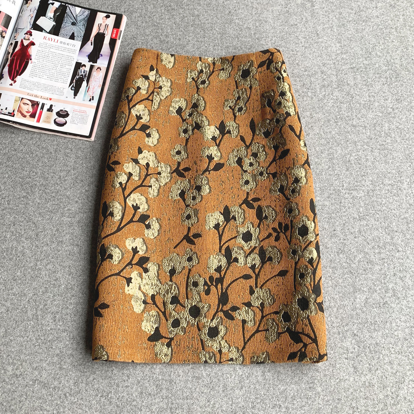 刺绣花卉半身裙2026春季新款通勤高腰包臀裙女A字裙子后开叉中裙