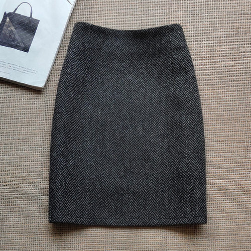 毛呢韩版通勤风A字包臀裙