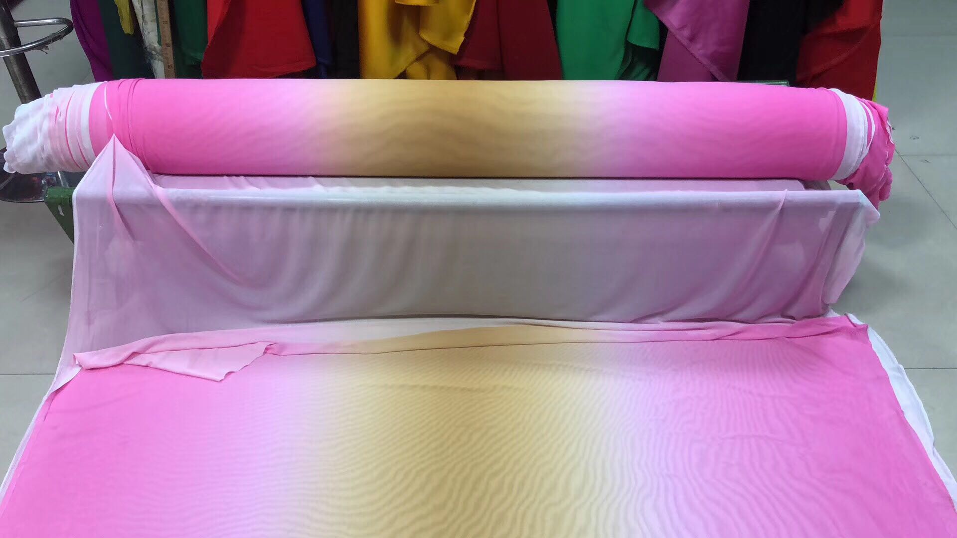 渐变色舞蹈服装面料.粉肉粉渐变弹力网氨纶网布料.粉肉渐变弹力网