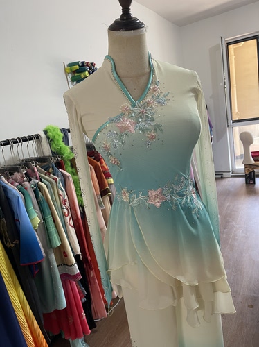 新款古典舞演出服女飘逸手绢舞蹈服装胶州扇子舞中国风秧歌服艺考