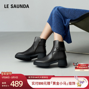 莱尔斯丹新款商场同款时尚饰扣加绒圆头厚底通勤短靴女靴4T49019V