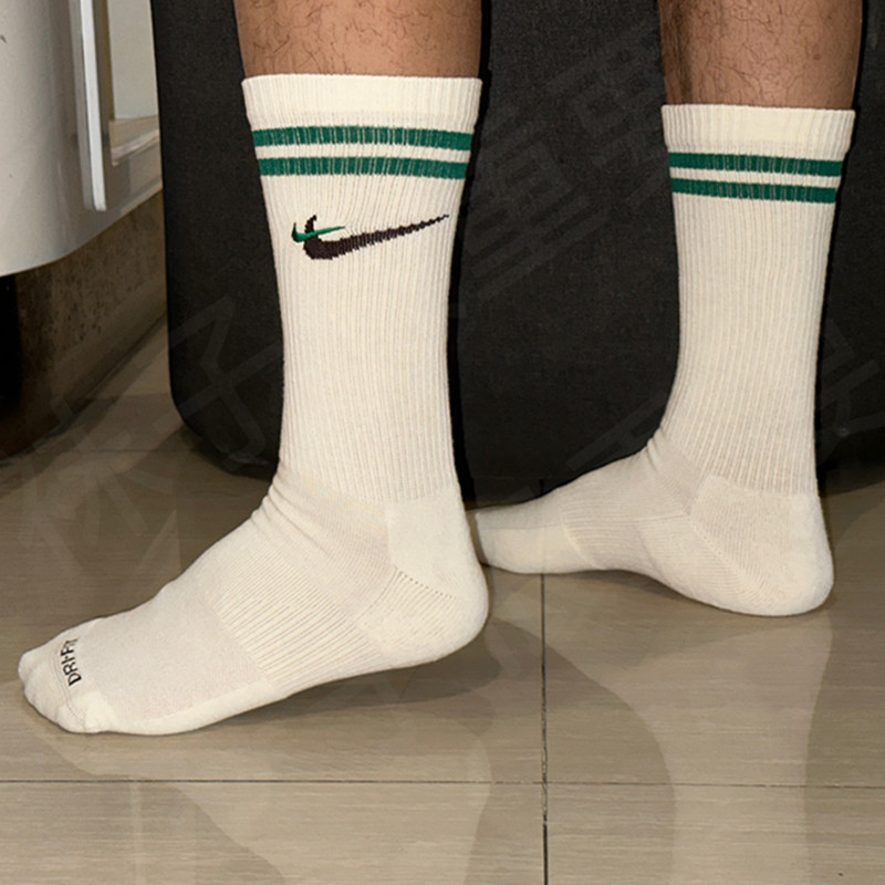 耐克中性中高筒勾勾运动袜Nike