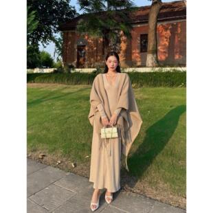 张小涵 法式气质长袖内搭V领连衣裙女秋冬流苏外搭斗篷披肩两件套