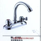 水槽龙头6102 厨房水龙头 铜坐式 双把单孔冷热旋转水龙头