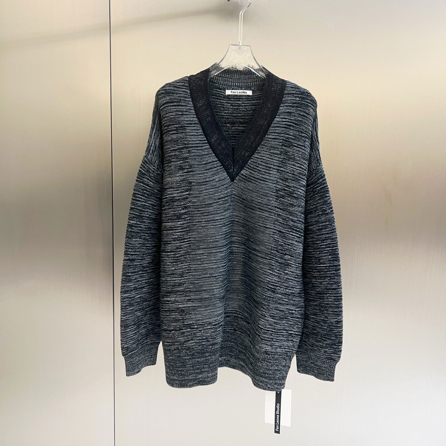 0MB.欧洲站新品FANLEONA解锁多穿法上衣V领蕾丝领拼接宽松毛衣女