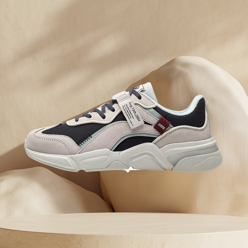 李宁正品女子运动板鞋AGLN258