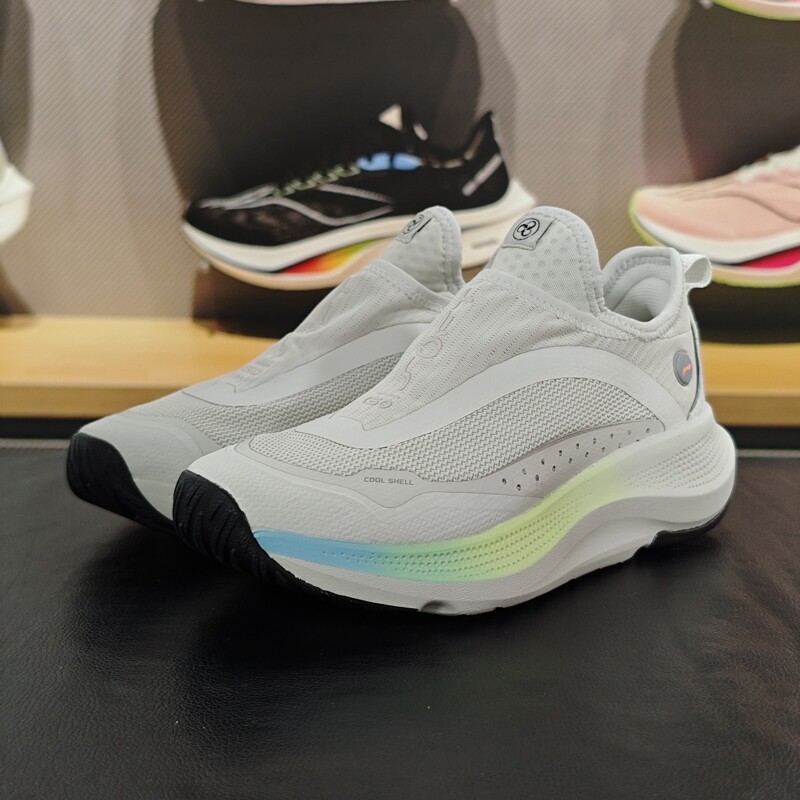 李宁正品SOFT GO女子新款潮流反光透气舒适运动休闲鞋AGLU106-4