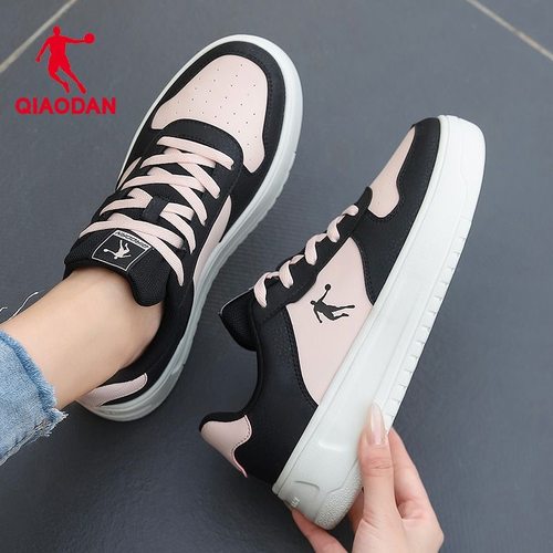 乔丹低帮黑粉色女鞋舒适软底板鞋