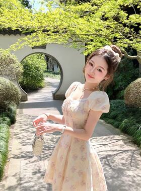 法式温柔风碎花连衣裙女2026夏季设计感小个子减龄收腰显瘦裙子