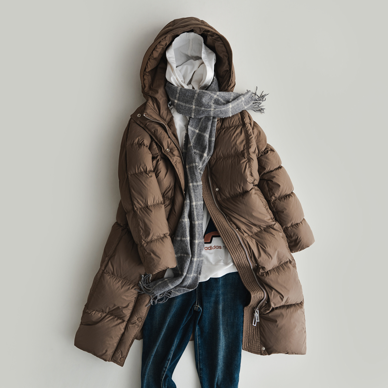 轻型蓬松90鹅绒连帽过膝长羽绒服