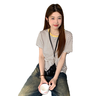 2025夏季简约黑白条纹短袖t恤女生正肩显瘦圆领细条纹上衣小个子