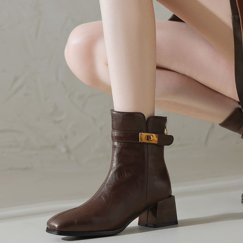 英伦风中跟5cm跟带扣装饰马丁靴