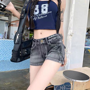 夏季辣妹黑灰色中腰复古水洗牛仔短裤女夏百搭性感包臀显瘦热裤