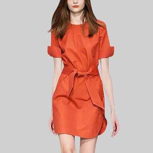 女神范法式纯色连衣裙2026夏新款减龄设计高级感橘红色短袖一步裙