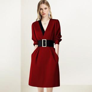 法式 气质高端轻奢撞色直筒裙 收腰V领红色连衣裙女2025年秋冬新款