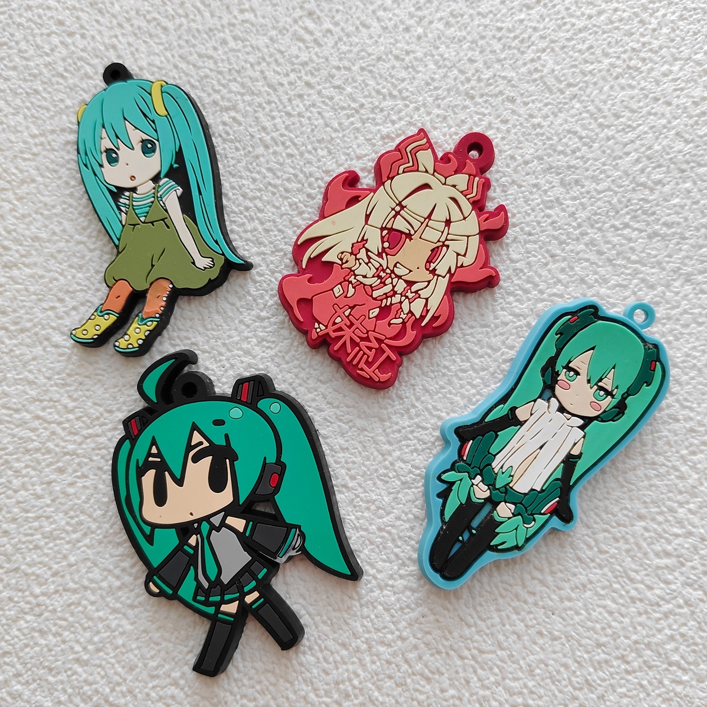初音未来miku限定日本动漫周边卡通学生公仔可爱挂件手机链散货图片