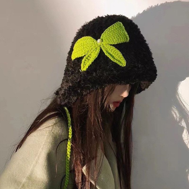 秋冬新款蝴蝶结毛绒护耳帽百搭显脸小帽子女保暖防风套头帽女